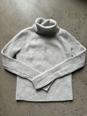 Club Monaco Light Gray Ribbed Turtleneck Sweater